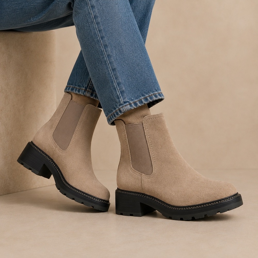 Gianni Bini Tan Suede Lug Sole Chelsea Boots Womens Size 8 Made‎ in Brazil Sand